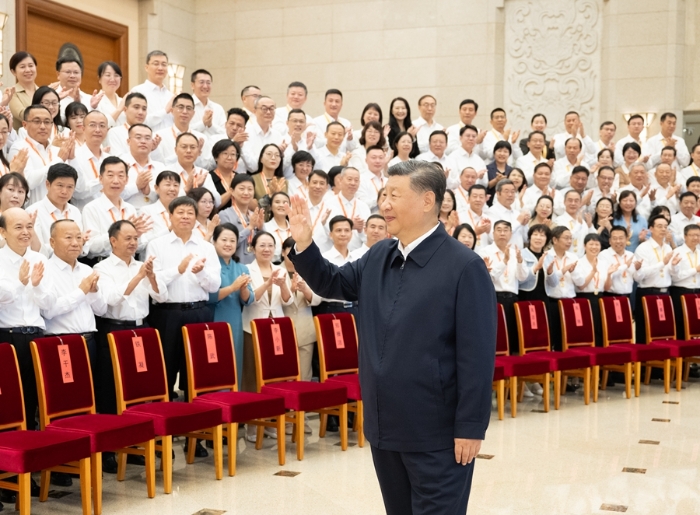 9月9日，黨和國(guó)家領(lǐng)導(dǎo)人習(xí)近平、李強(qiáng)、蔡奇、丁薛祥等在北京接見參加慶祝第四十個(gè)教師節(jié)暨全國(guó)教育系統(tǒng)先進(jìn)集體和先進(jìn)個(gè)人表彰活動(dòng)代表。新華社記者 李濤 攝